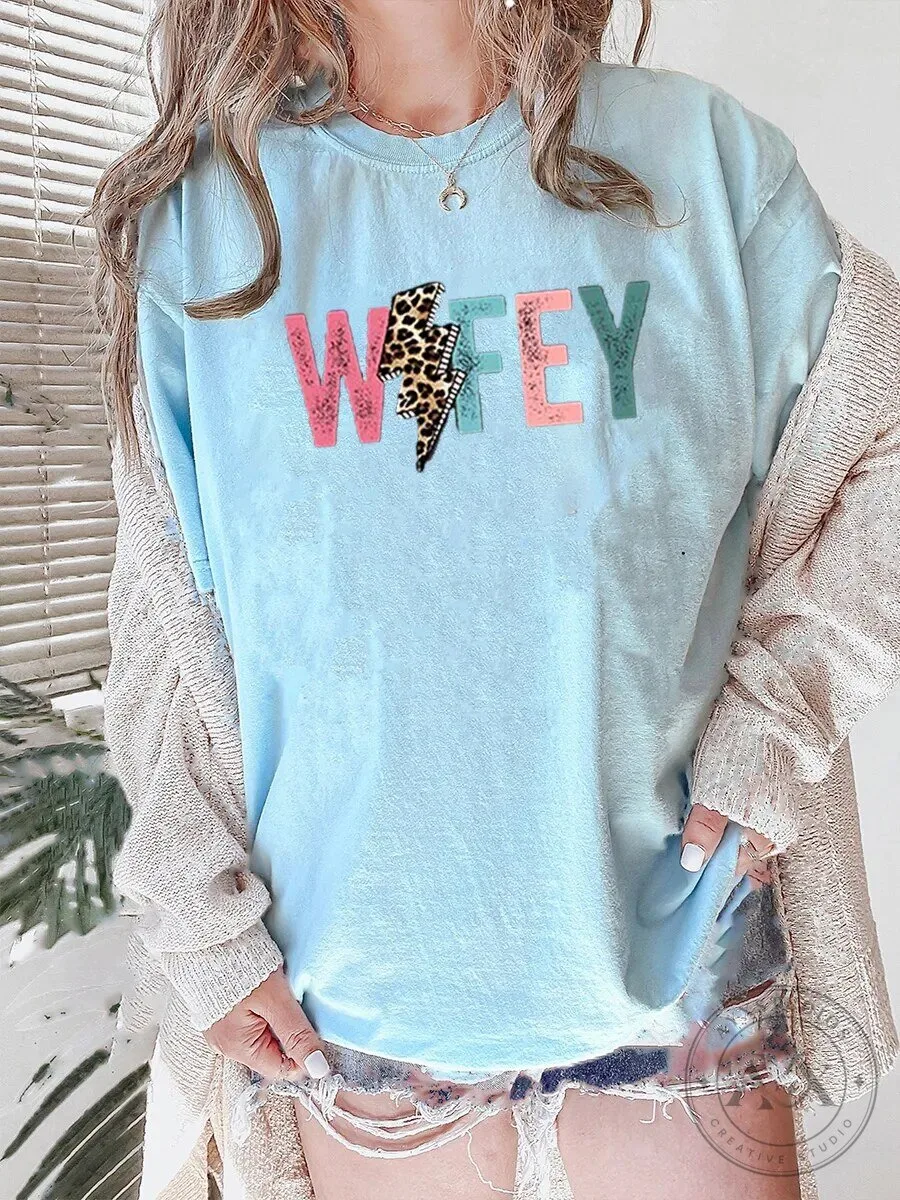 Wifey Leopard Print Lightning Bolt Graphic Women's T-Shirt